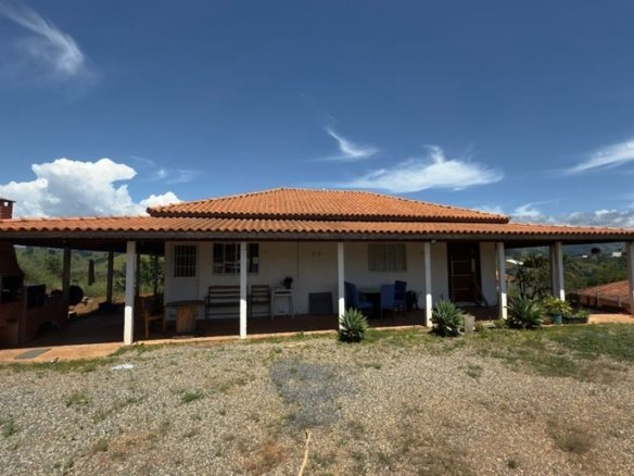 Chácara de 3 dormitórios e linda vista à Venda em Cambuí MG Cód. 2105 (22)