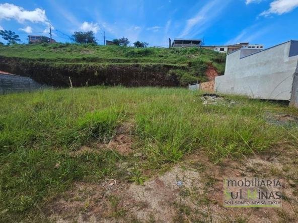 Lote Plano a 1.5km do centro de Cambuí MG Cód. 2122 (6)