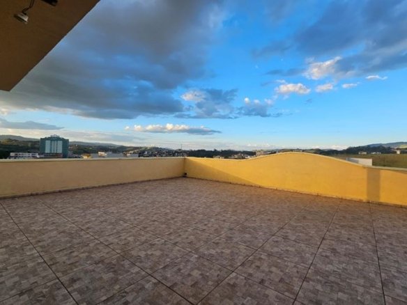 Apartamento Térreo com Quintal no Centro de Cambuí MG Cód. 2128 (1)