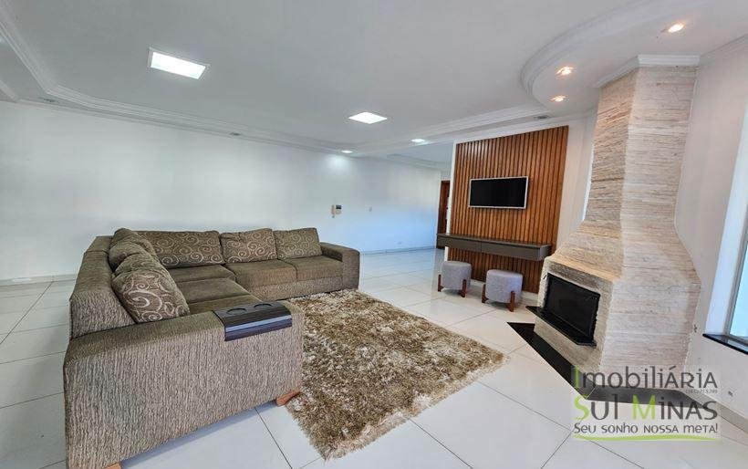 Casa de Alto Padrão com Piscina e Cascata à Venda em Cambuí MG Cód. 2142 (10)