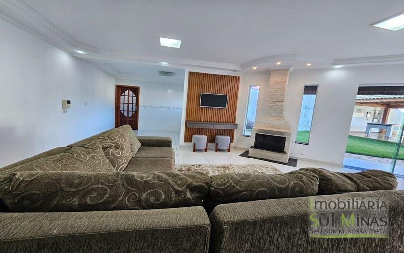 Casa de Alto Padrão com Piscina e Cascata à Venda em Cambuí MG Cód. 2142 (13)