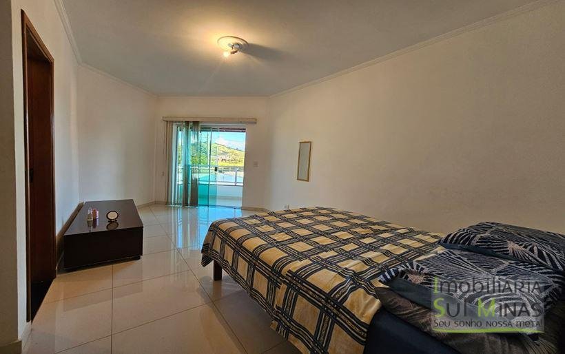 Casa de Alto Padrão com Piscina e Cascata à Venda em Cambuí MG Cód. 2142 (15)