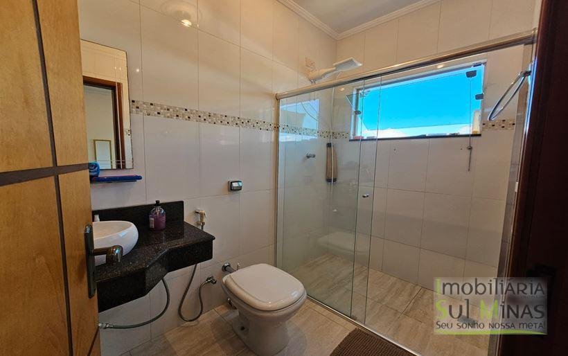 Casa de Alto Padrão com Piscina e Cascata à Venda em Cambuí MG Cód. 2142 (18)