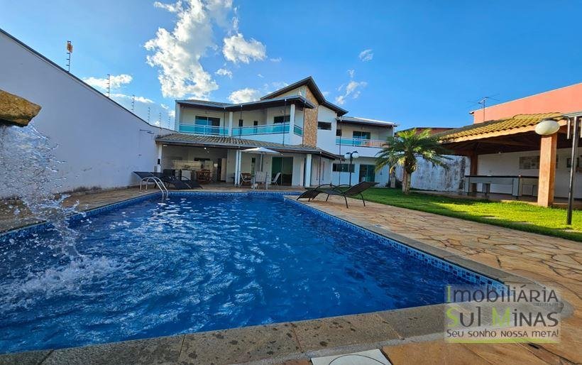 Casa de Alto Padrão com Piscina e Cascata à Venda em Cambuí MG Cód. 2142 (26)