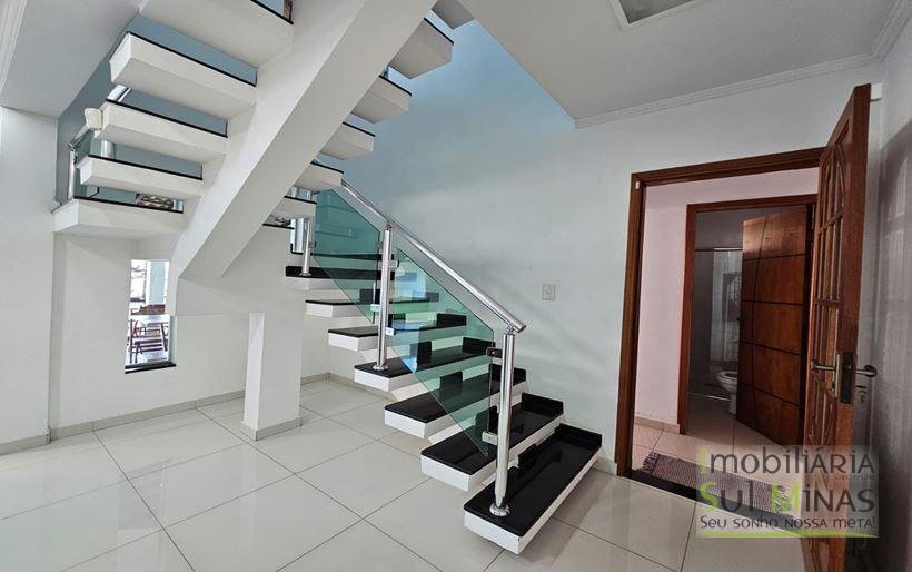 Casa de Alto Padrão com Piscina e Cascata à Venda em Cambuí MG Cód. 2142 (8)