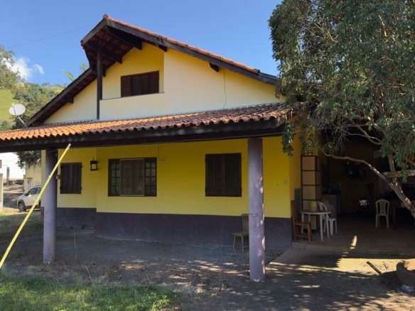 Chácara com casa de 250 m² à Venda no Córrego do Bom Jesus MG Cód. 2087 (1)