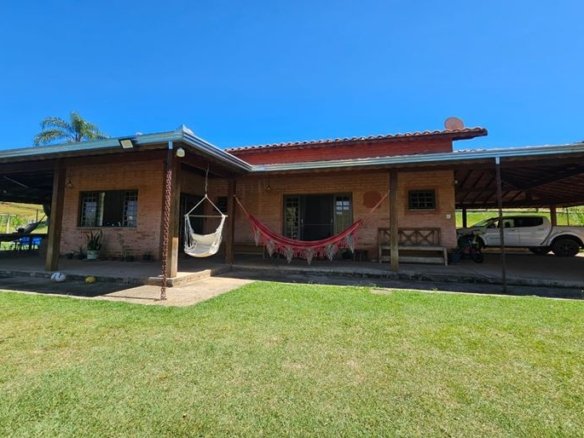 Chácara de 3000m² com Escritura e 300m² de construção à Venda em Cambuí MG Cód. 2125 (27)