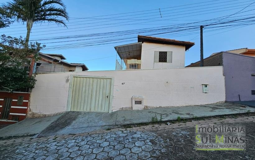 Casa com 4 Quartos em Ótimo Bairroa Venda em Cambui MG (1) (Copy)