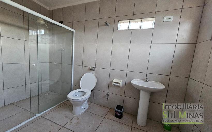 Casa com 4 Quartos em Ótimo Bairroa Venda em Cambui MG (13) (Copy)