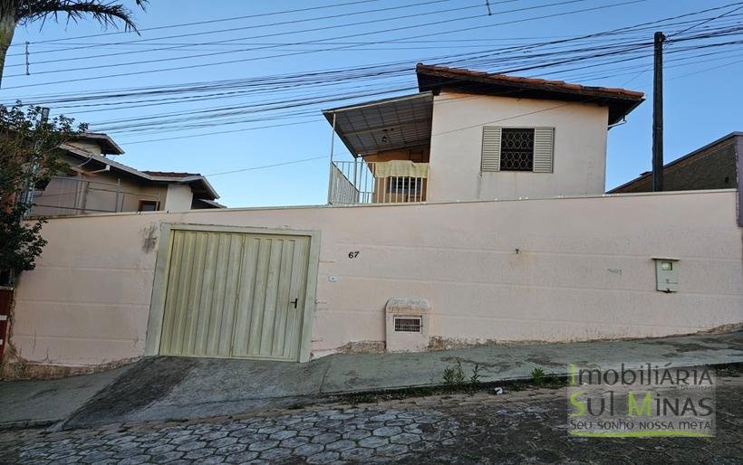 Casa com 4 Quartos em Ótimo Bairroa Venda em Cambui MG (3) (Copy)