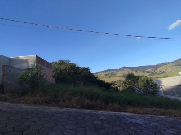 Lote de 240 m² à Venda no Córrego do Bom Jesus Excelente vista e ótima localização COD 2187 (1)
