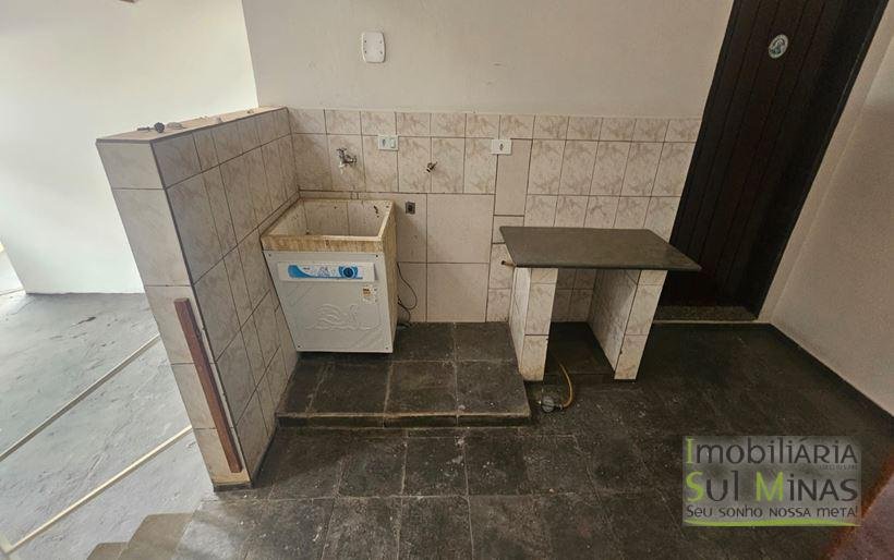 Casa Plana de Esquina no Centro Para Locação em Cambuí MG COD2203 (17)