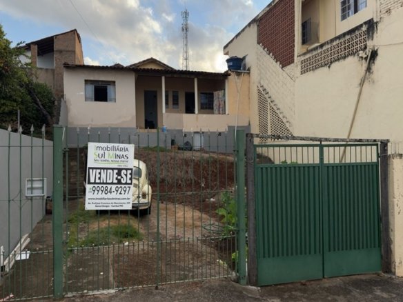 Casa com Quintal amplo e Horta À Venda em Cambuí MG COD2196 (1)