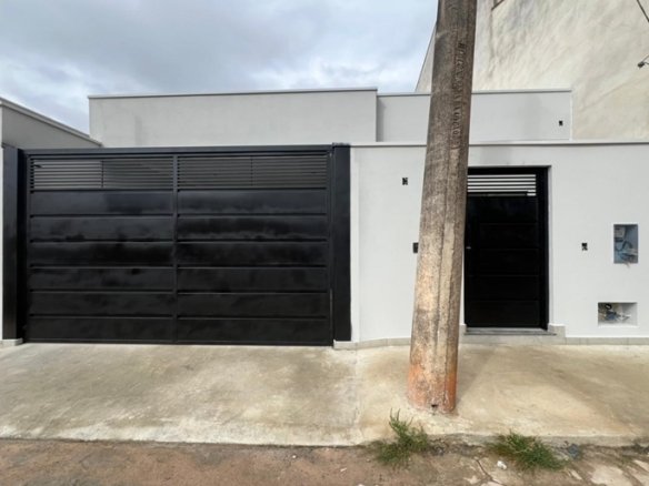 Casa de 148 m² plana à venda em Cambuí MG COD 2164 (2)