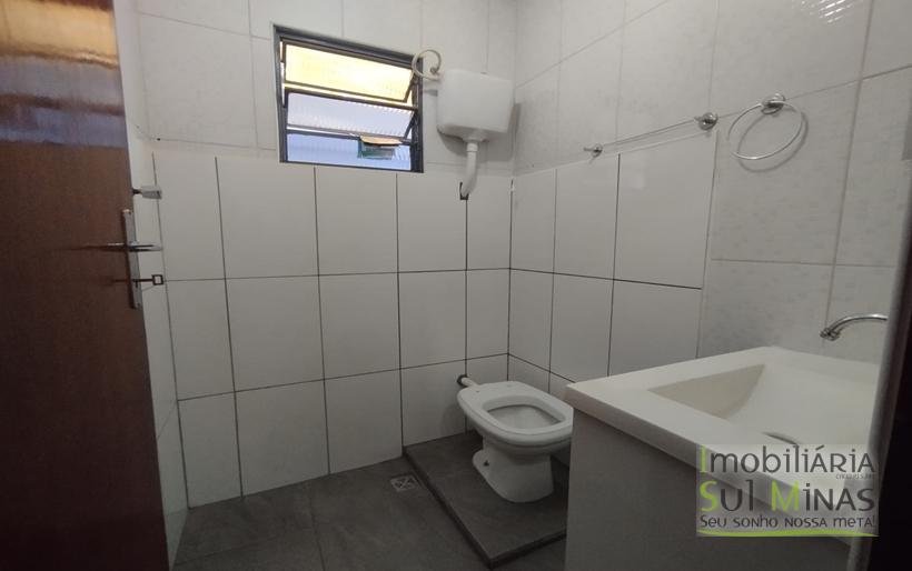 Casa para locação a poucos minutos do Centro de Cambuí MG COD2201 (2)