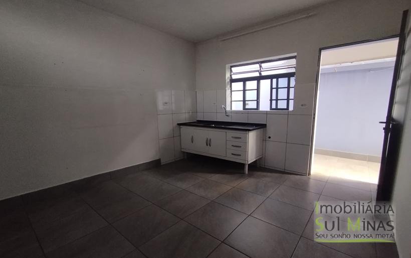 Casa para locação a poucos minutos do Centro de Cambuí MG COD2201 (5)