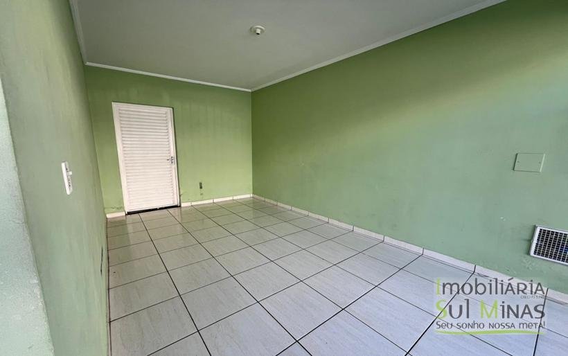 Casa térrea com 2 dormitórios para locação em Cambuí MG COD2193 (2)