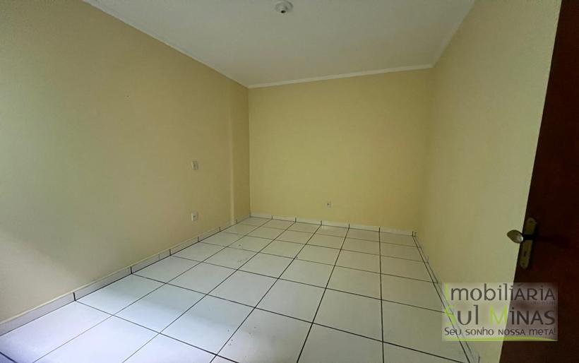 Casa térrea com 2 dormitórios para locação em Cambuí MG COD2193 (3)