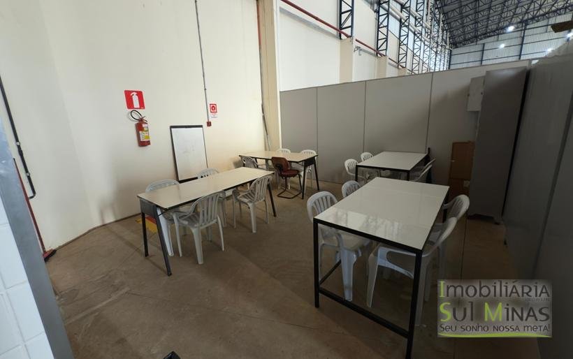 Galpão para Locação com 2.000 m² em CambuíMG – Estrutura Completa para Sua Empresa COD2197 (10)