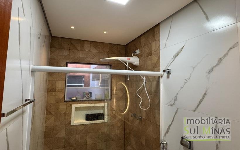 Quarto particular em uma casa nova toda equipada para Locação em Cambuí MG CO2195 (16)