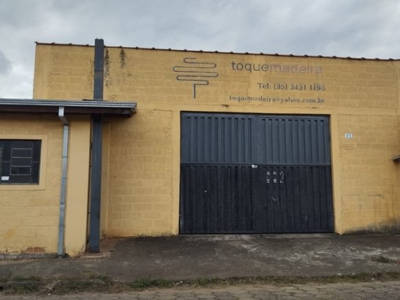 Galpão para Locação Próximo ao Centro em Cambuí MG COD2215 (2)