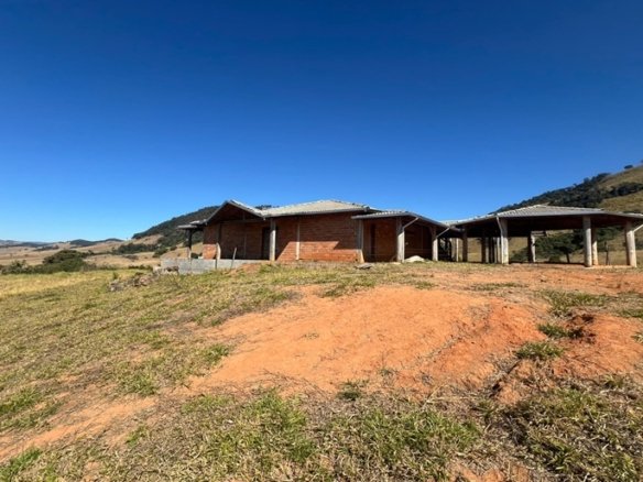 Sítio Encantador com Nascentes e Vista Panorâmica À Venda em Cambuí MG COD2216 (24)