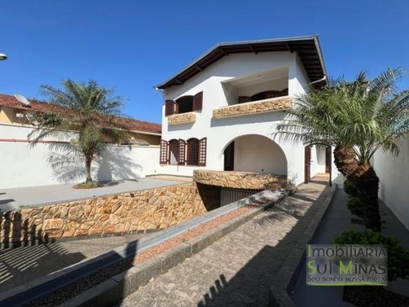 Casa de Alto padrão no centro de Cambuí MG (4)