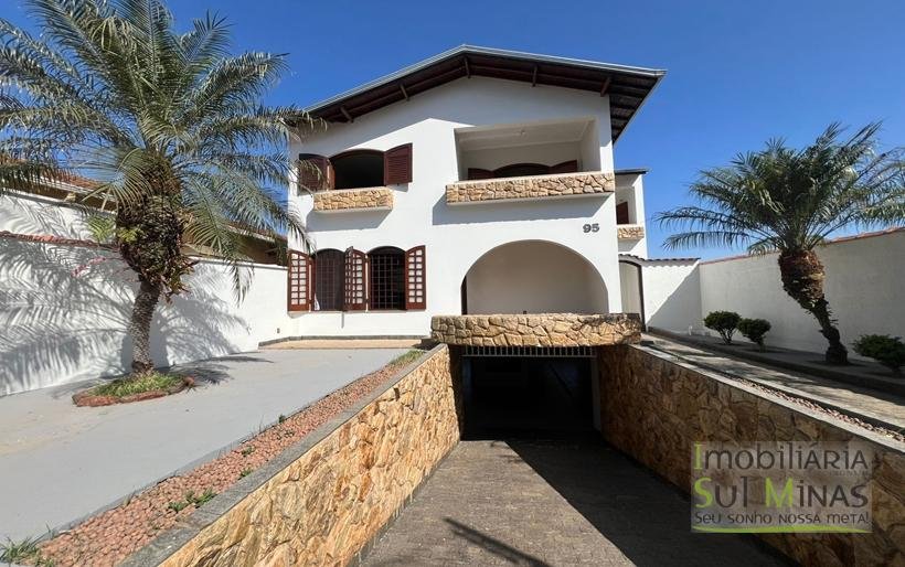 Casa de Alto padrão no centro de Cambuí MG (6)