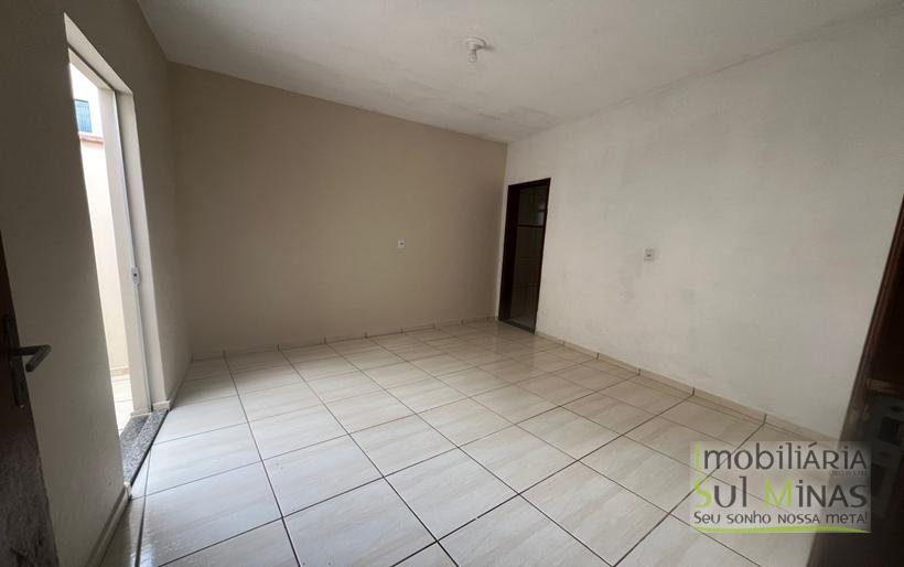 Casa para venda a 1 km do centro em Cambui MG Cód. 1963 (4)