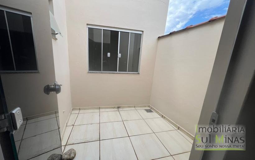 Casa para venda a 1 km do centro em Cambui MG Cód. 1963 (7)