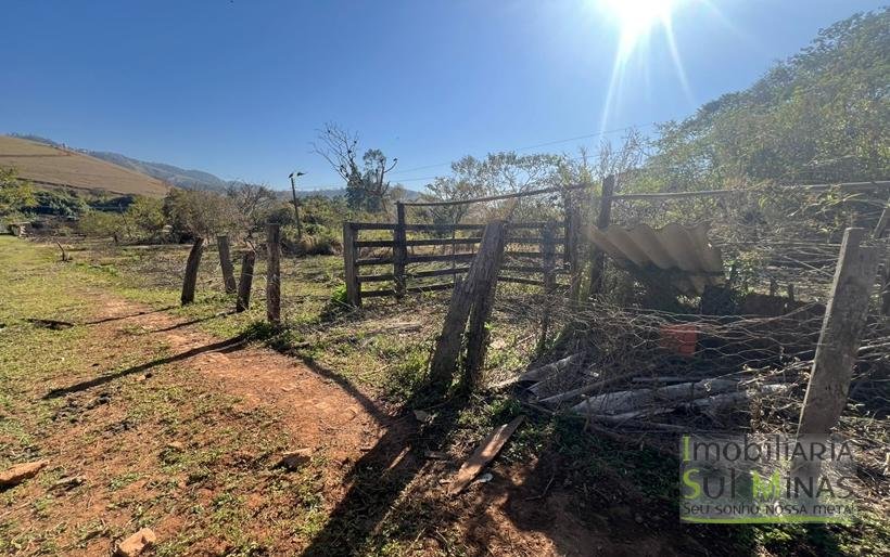 Chácara de 6.000 m² a 300m da pista em Estiva COD2246 (2)