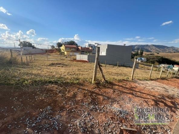Lote com 235,98 m² Plano em Ótima Localização À Venda em Córrego do Bom Jesus COD2254 (1)