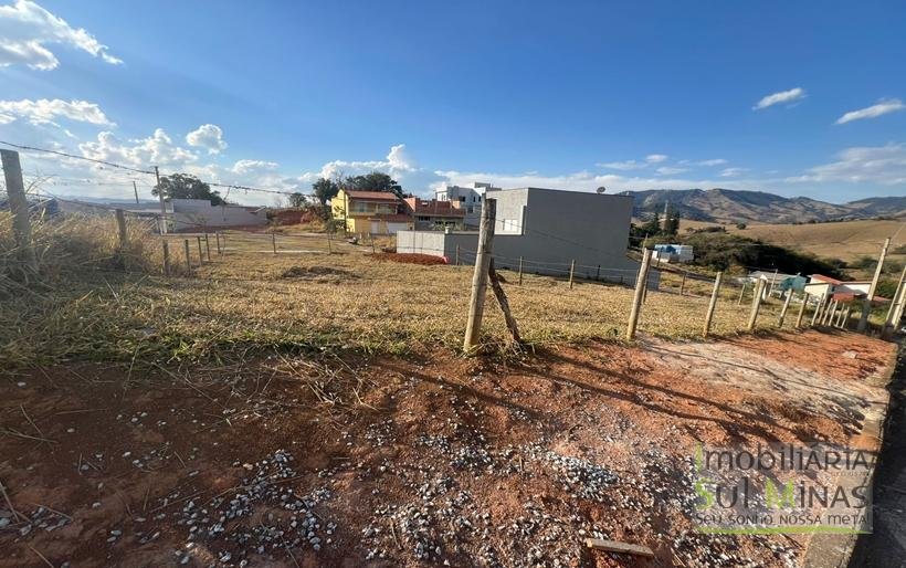 Lote com 235,98 m² Plano em Ótima Localização À Venda em Córrego do Bom Jesus COD2254 (1)