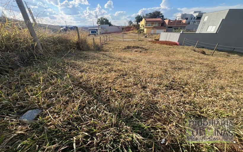 Lote com 235,98 m² Plano em Ótima Localização À Venda em Córrego do Bom Jesus COD2254 (3)