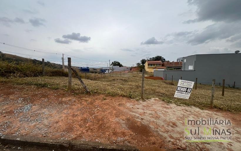Lote com 235,98 m² Plano em Ótima Localização À Venda em Córrego do Bom Jesus COD2254 (5)