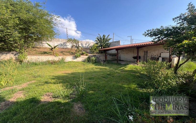 Casa com 381 m² de terreno e lago de peixe à Venda em Cambuí MG Cód. 2040 (11)