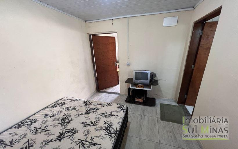 Casa com 381 m² de terreno e lago de peixe à Venda em Cambuí MG Cód. 2040 (12)