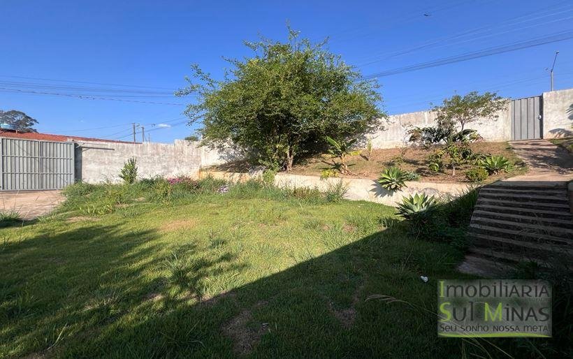 Casa com 381 m² de terreno e lago de peixe à Venda em Cambuí MG Cód. 2040 (15)