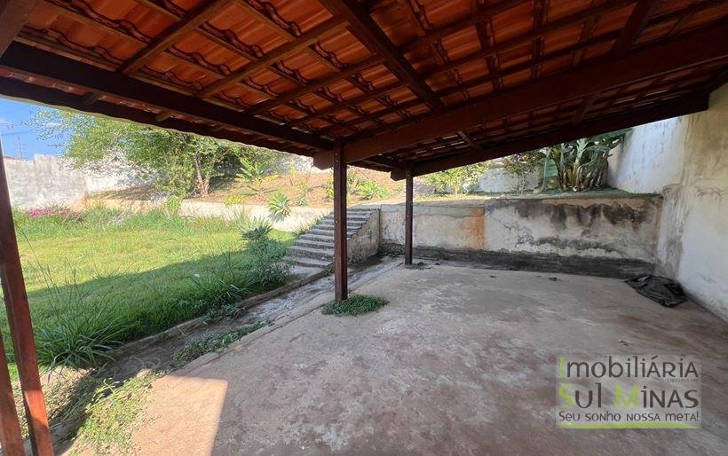 Casa com 381 m² de terreno e lago de peixe à Venda em Cambuí MG Cód. 2040 (16)