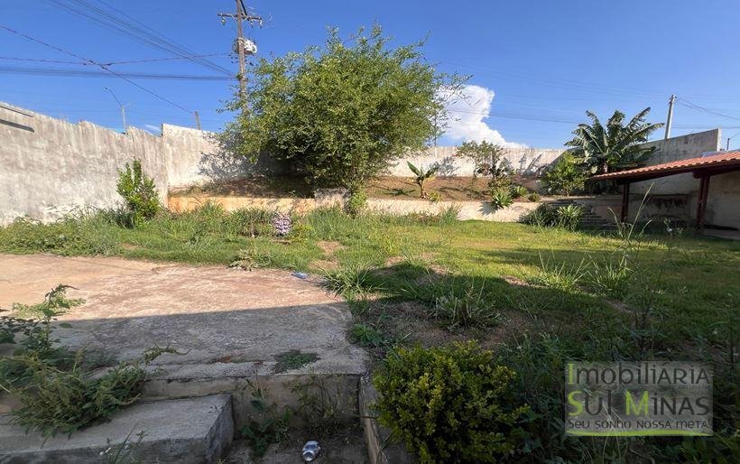 Casa com 381 m² de terreno e lago de peixe à Venda em Cambuí MG Cód. 2040 (4)