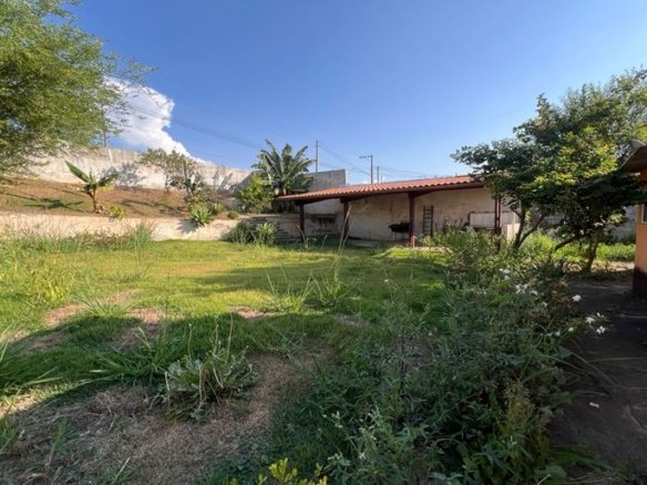 Casa com 381 m² de terreno e lago de peixe à Venda em Cambuí MG Cód. 2040 (5)