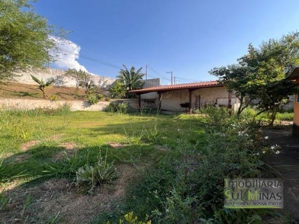 Casa com 381 m² de terreno e lago de peixe à Venda em Cambuí MG Cód. 2040 (5)