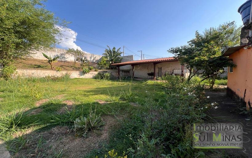 Casa com 381 m² de terreno e lago de peixe à Venda em Cambuí MG Cód. 2040 (5)