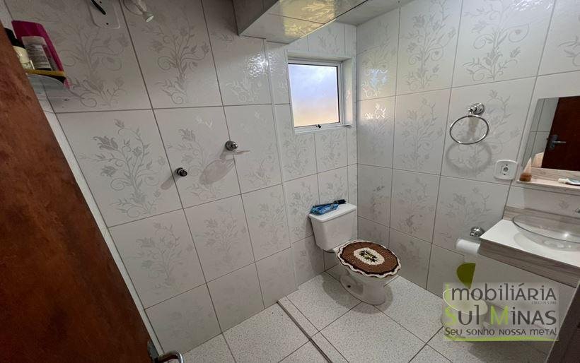 Casa com 381 m² de terreno e lago de peixe à Venda em Cambuí MG Cód. 2040 (9)