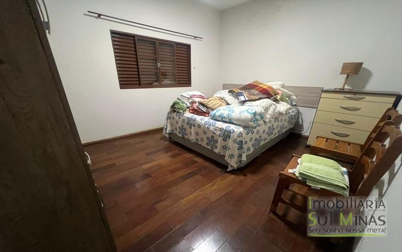 Casa plana a 800metros do centro a venda em Cambui MG COD2263 (6)