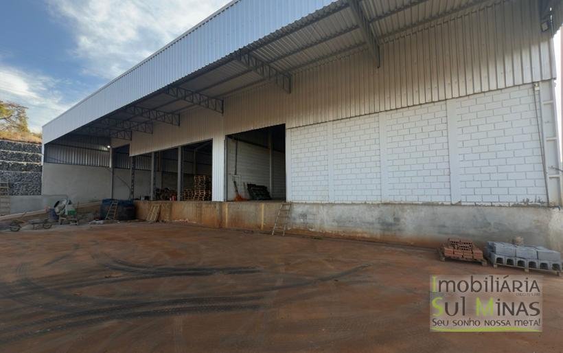 Galpão com 1200m² e ótimo acesso em Cambuí MG COD2028 (2)