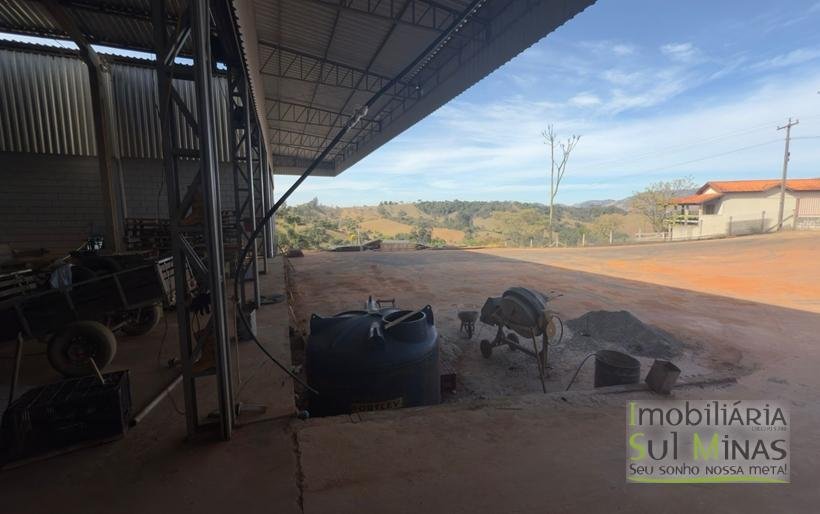 Galpão com 1200m² e ótimo acesso em Cambuí MG COD2028 (4)