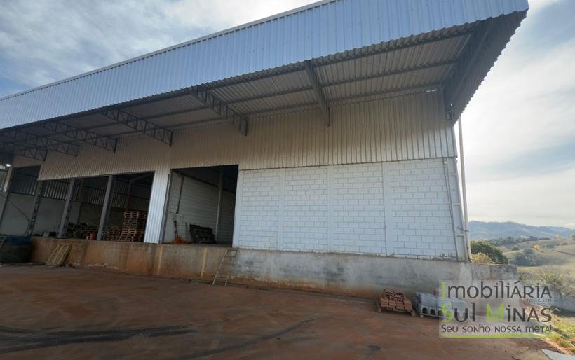 Galpão com 1200m² e ótimo acesso em Cambuí MG COD2028 (9)