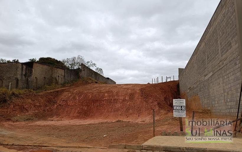 Lote À Venda em Cambuí MG com 1880m2 (3)