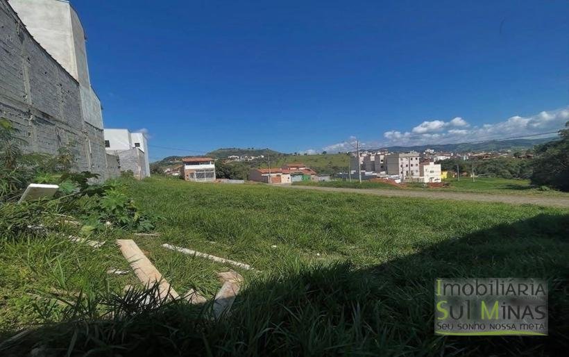 Lote de 140m² em Ótimo Bairro À Venda em Cambuí MG COD2276 (1)